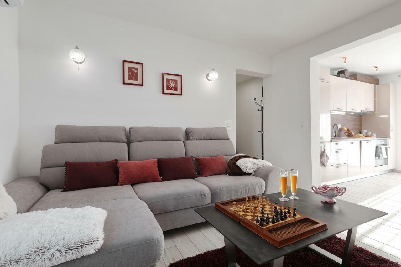 Holiday Home Hrast Debeljak Exterior foto