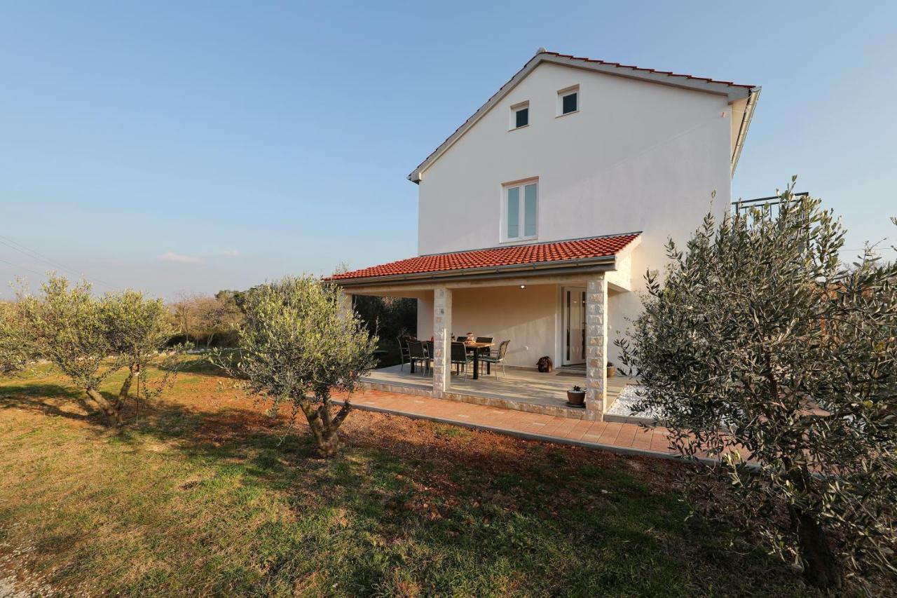 Holiday Home Hrast Debeljak Exterior foto