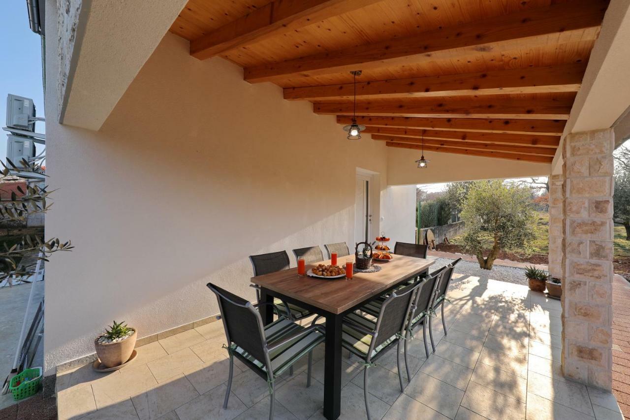 Holiday Home Hrast Debeljak Exterior foto